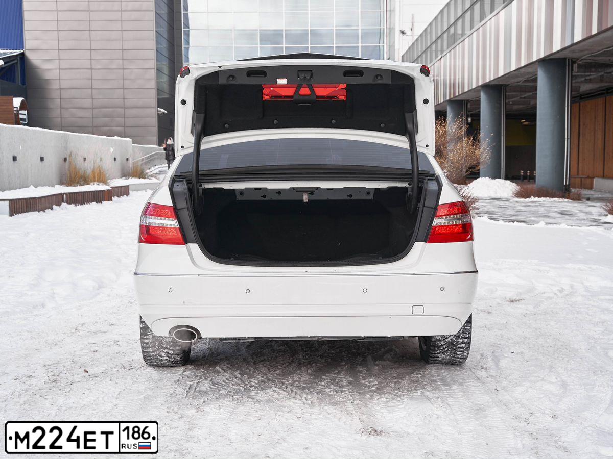 Фото автомобиля MERCEDES-BENZ E200, 2010 — госномер Р382ТВ716. Цвет: Белый