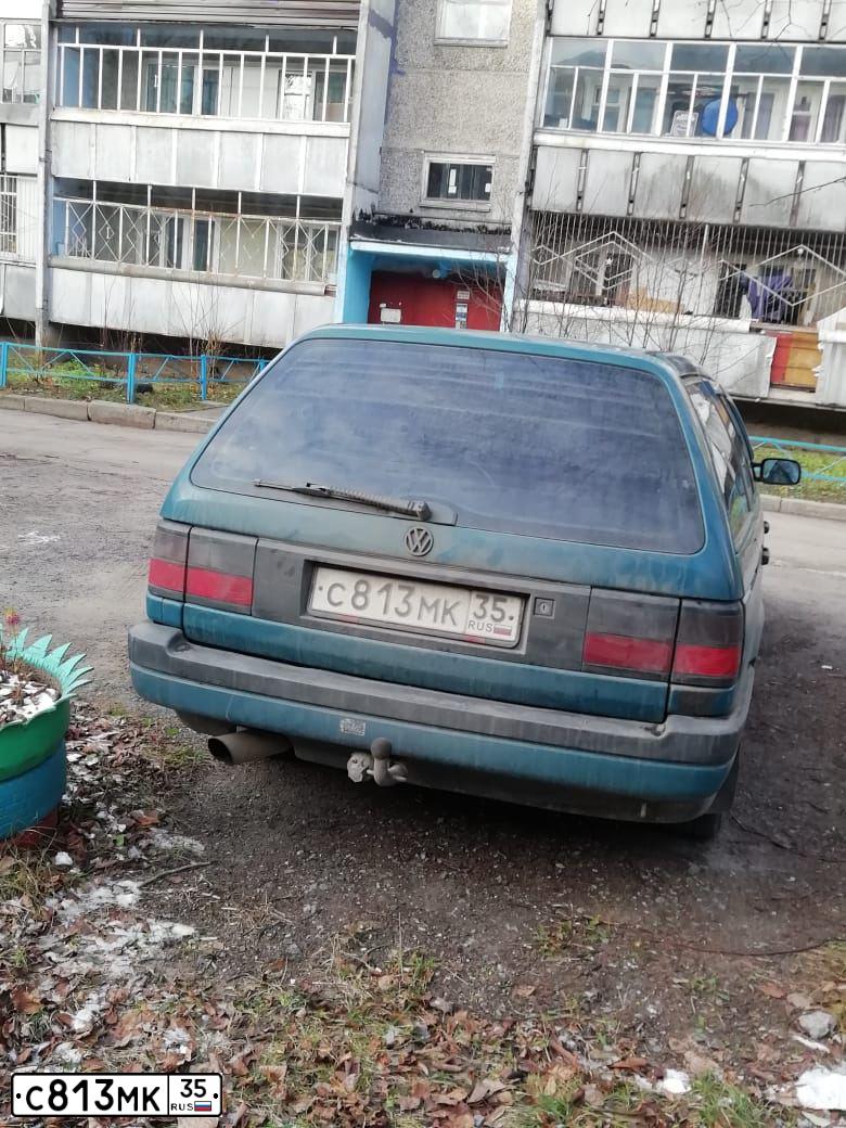 Фото автомобиля VOLKSWAGEN PASSAT, 1993 — госномер С813МК35. Цвет: ЗЕЛЕНЫЙ