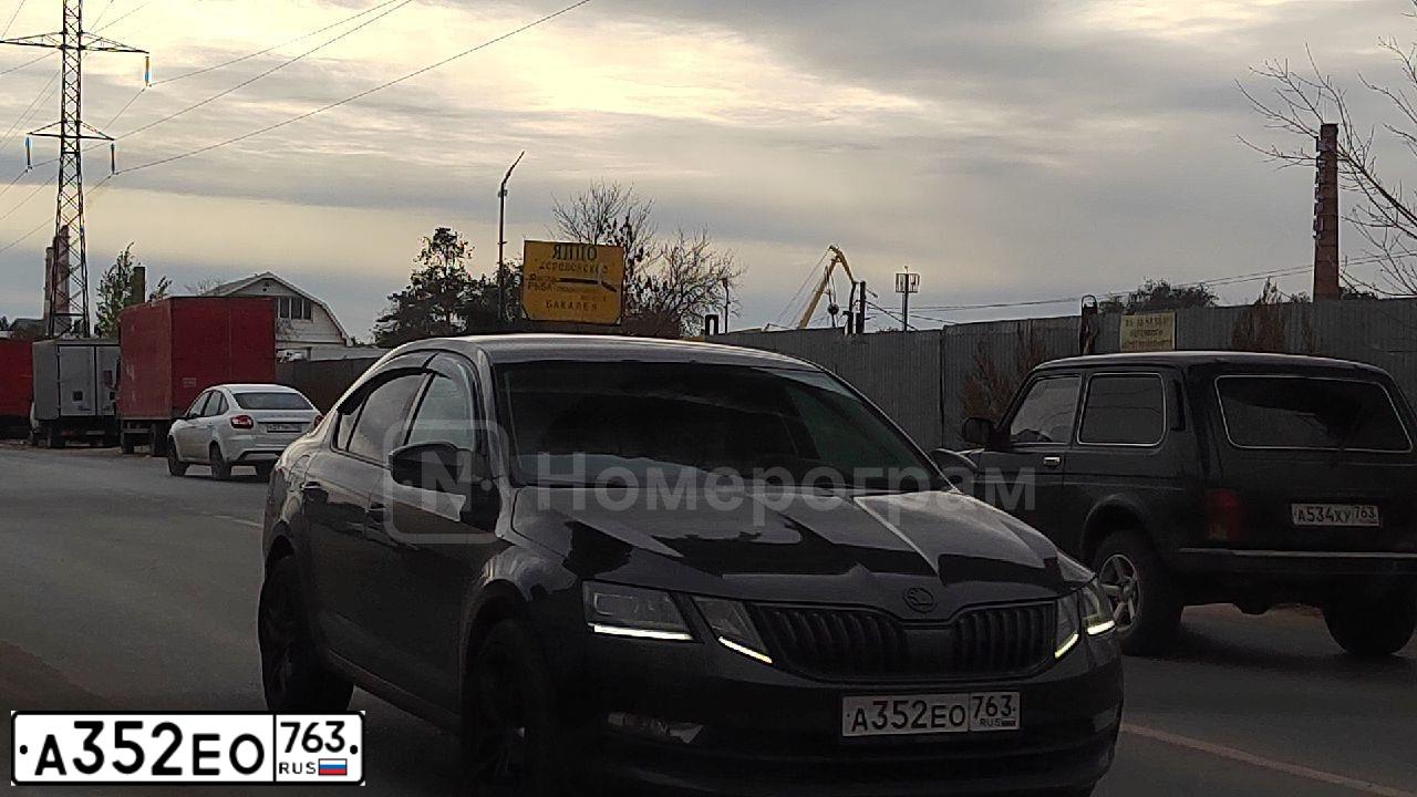 Фото автомобиля SKODA OCTAVIA, 2018 — госномер А352ЕО763. Цвет: ЧЕРНЫЙ
