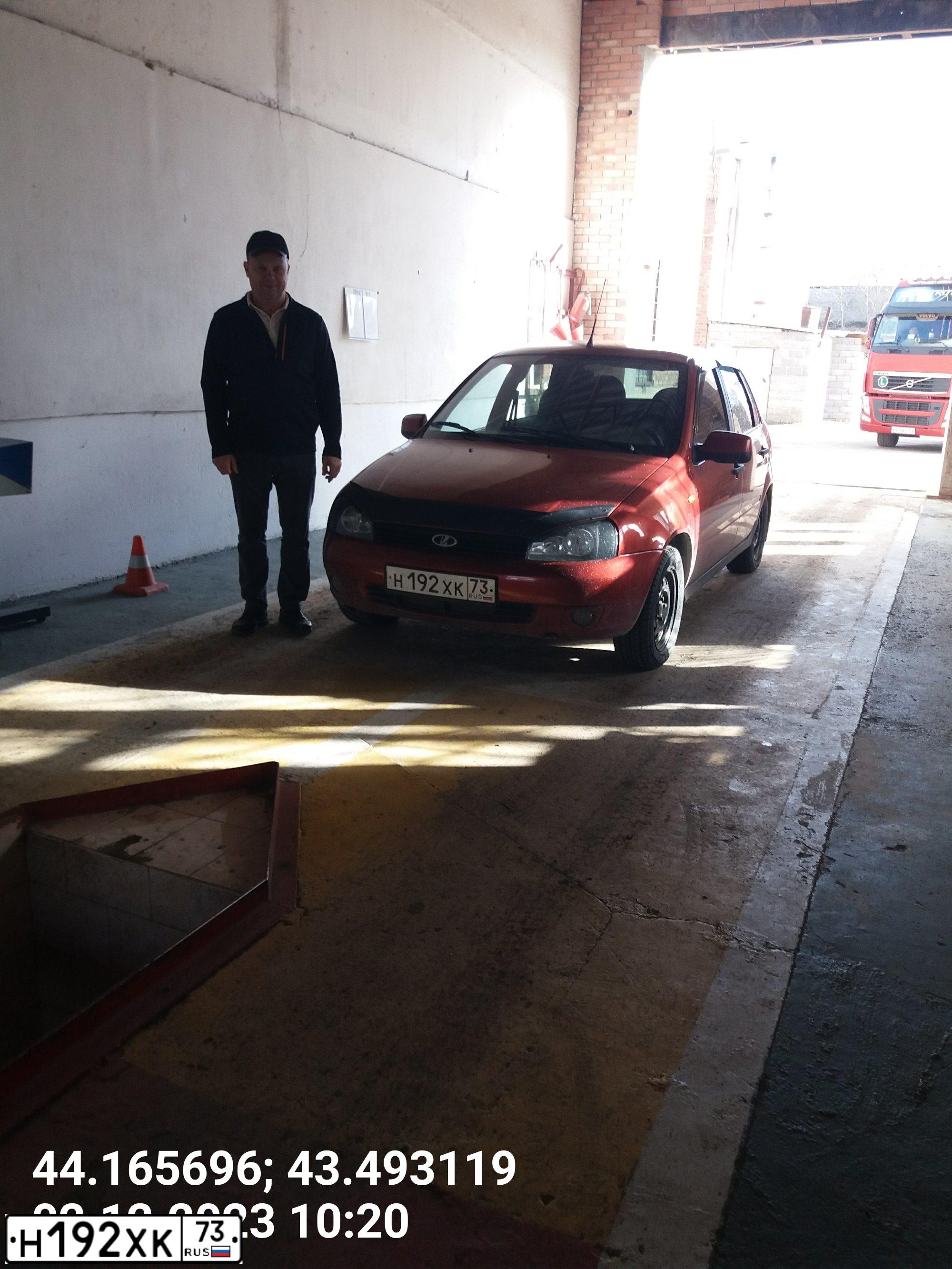 Фото автомобиля LADA 1118 KALINA, 2007 — госномер Н088КА126. Цвет: СЕРЕБРИСТО - КРАСНЫЙ