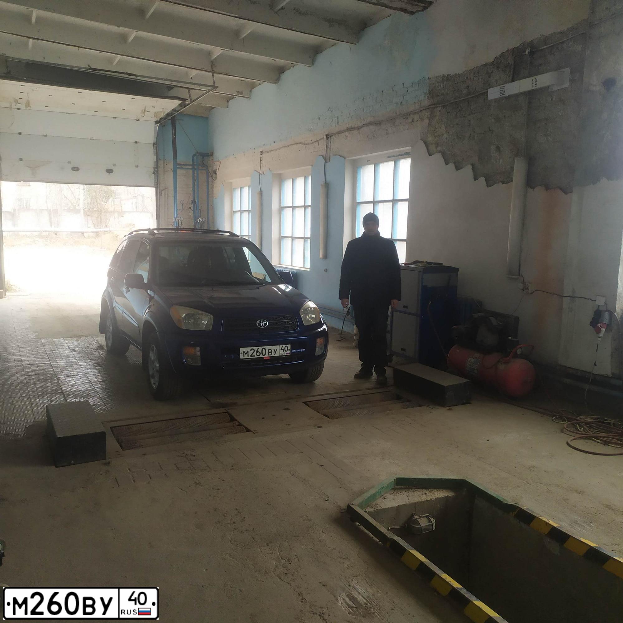 Фото автомобиля TOYOTA RAV4, 2002 — госномер М260ВУ40. Цвет: синий