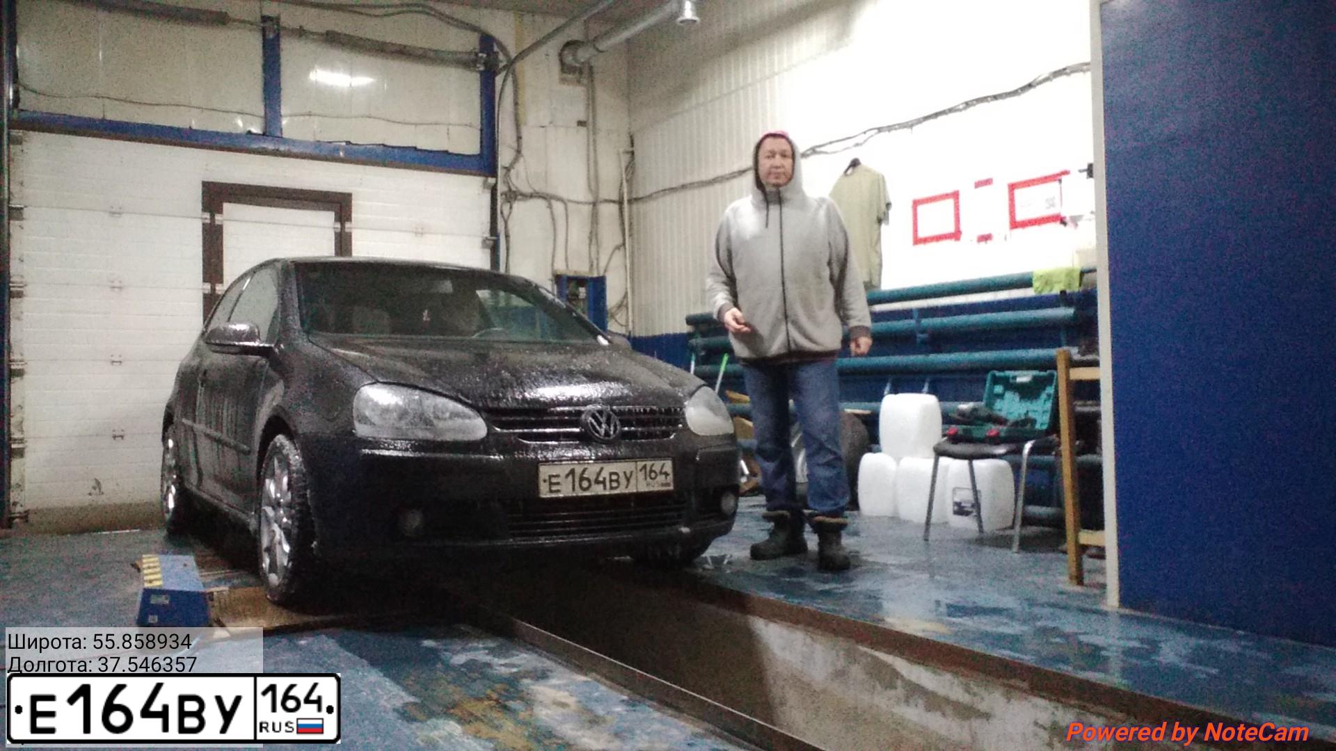 Фото автомобиля VOLKSWAGEN GOLF, 2006 — госномер Е164ВУ164. Цвет: ЧЕРНЫЙ