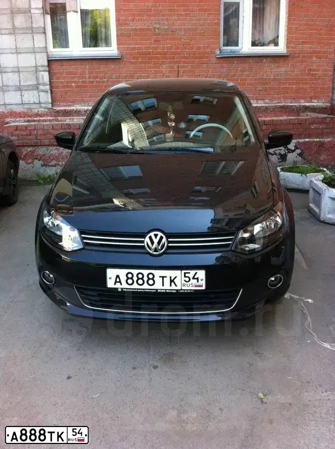Фото автомобиля VOLKSWAGEN TOUAREG, 2012 — госномер А888ТК54. Цвет: Белый