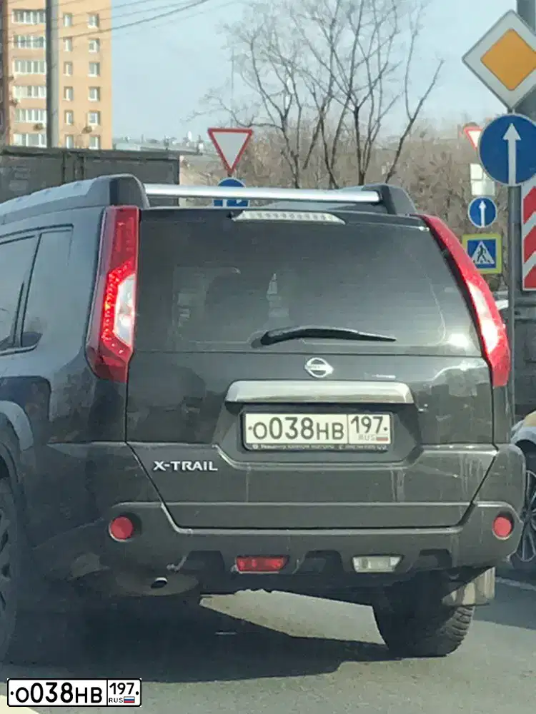 Фото автомобиля NISSAN X-TRAIL, 2011 — госномер В582ОМ124. Цвет: ЧЕРНЫЙ