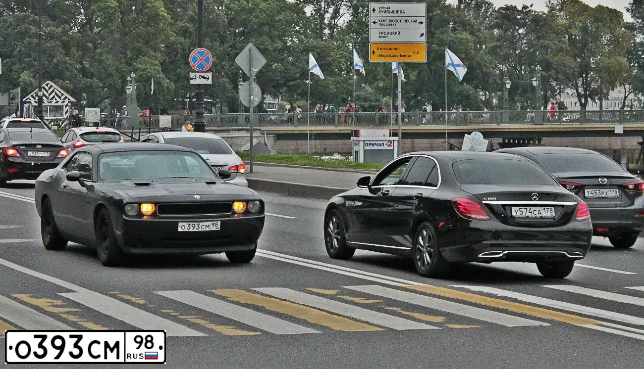 Фото автомобиля DODGE CHALLENGER, 2010 — госномер К556РК763. Цвет: ЧЕРНЫЙ