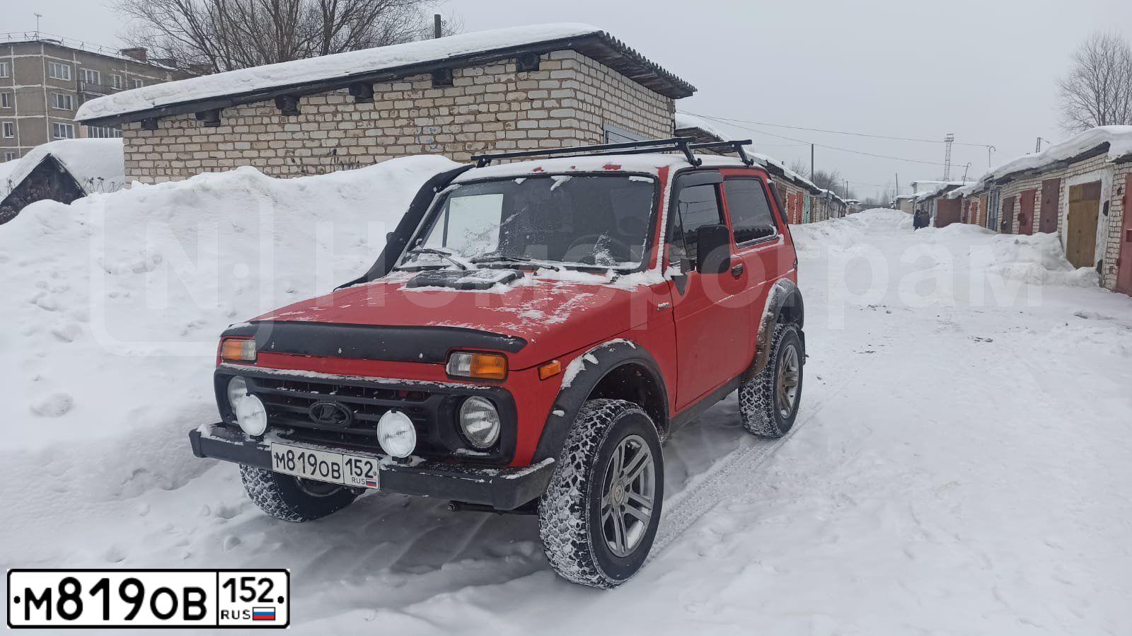 Фото автомобиля VAZ 2121 NIVA, 1985 — госномер М819ОВ152. Цвет: КРАСНЫЙ