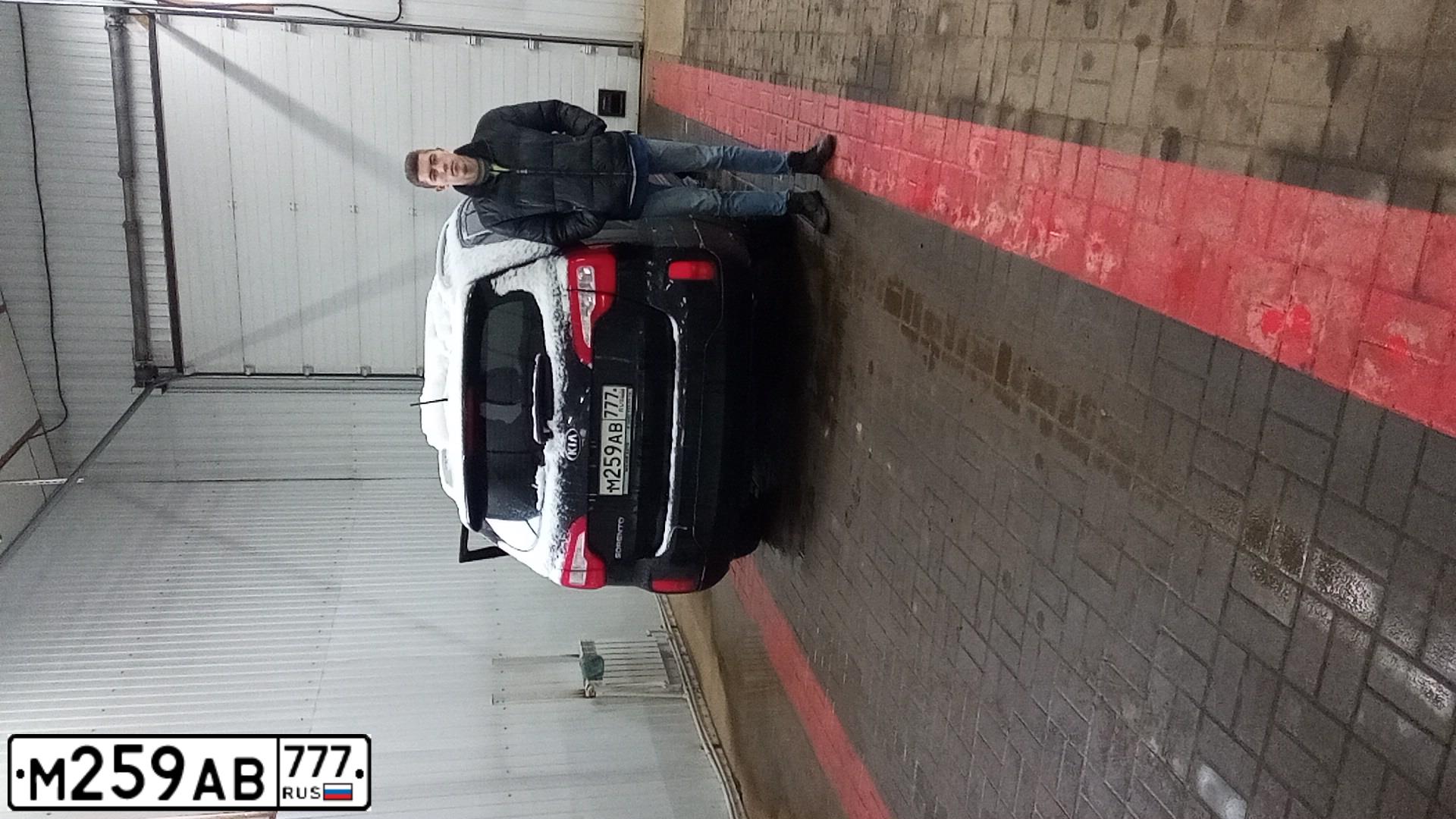 Фото автомобиля KIA SORENTO, 2013 — госномер М259АВ777. Цвет: ЧЕРНЫЙ