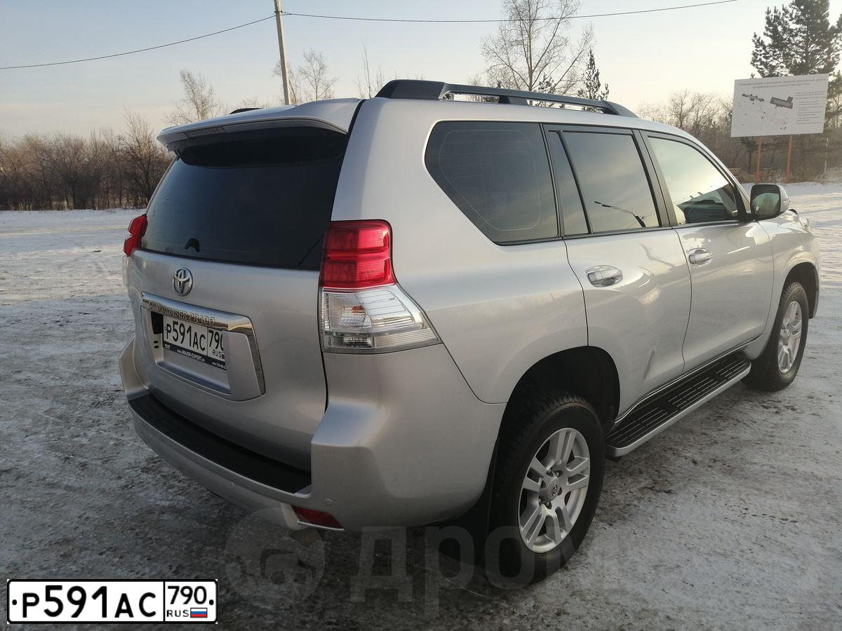 Фото автомобиля TOYOTA LANDCRUISER, 2012 — госномер К232ТТ190. Цвет: Серебристый