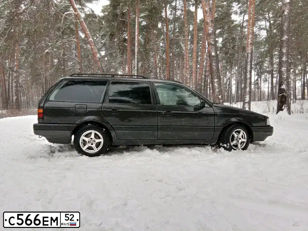 Фото автомобиля VOLKSWAGEN PASSAT, 1988 — госномер С566ЕМ52. Цвет: ЧЕРНЫЙ