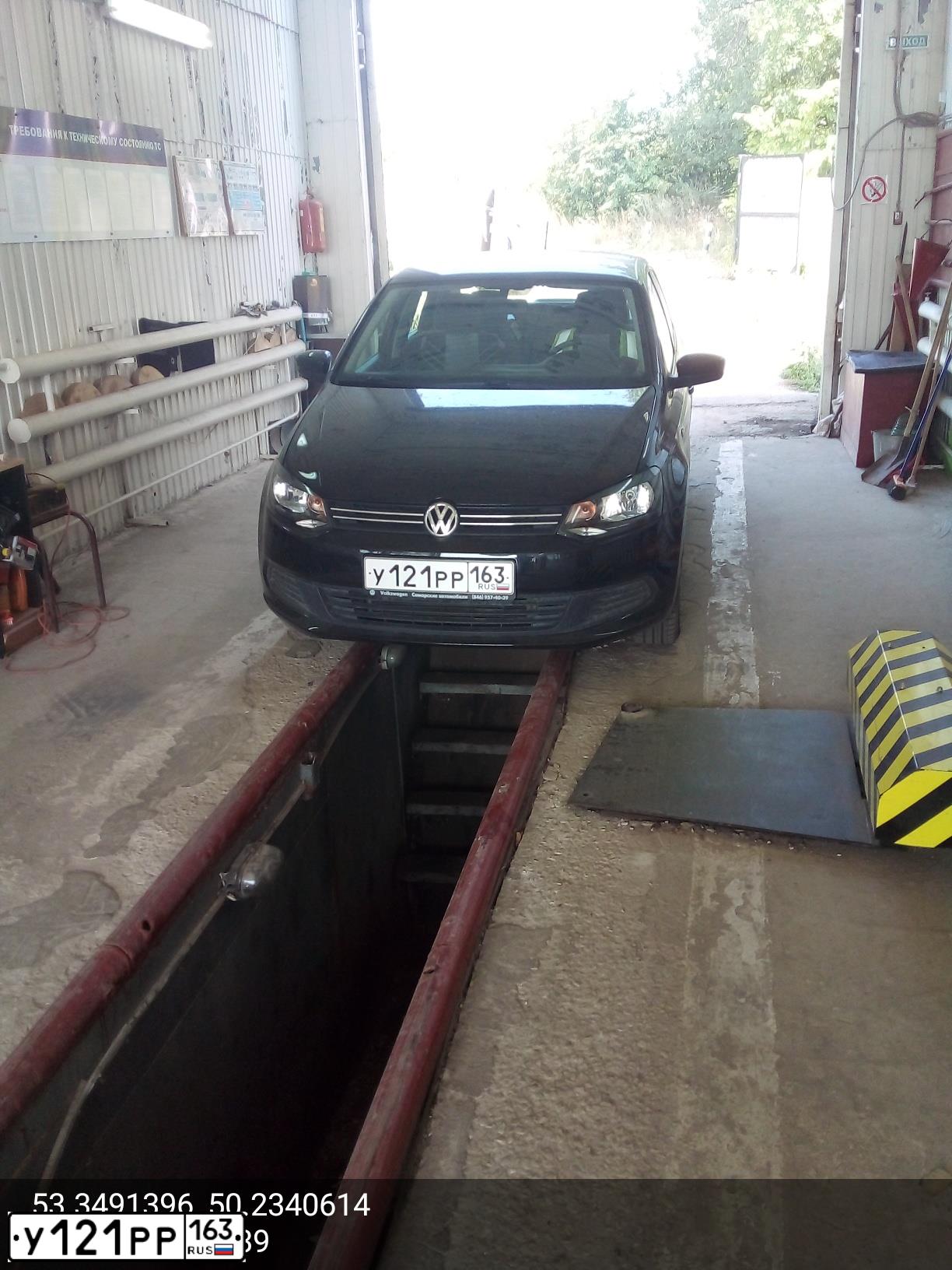 Фото автомобиля VOLKSWAGEN POLO, 2014 — госномер У121РР163. Цвет: ЧЕРНЫЙ