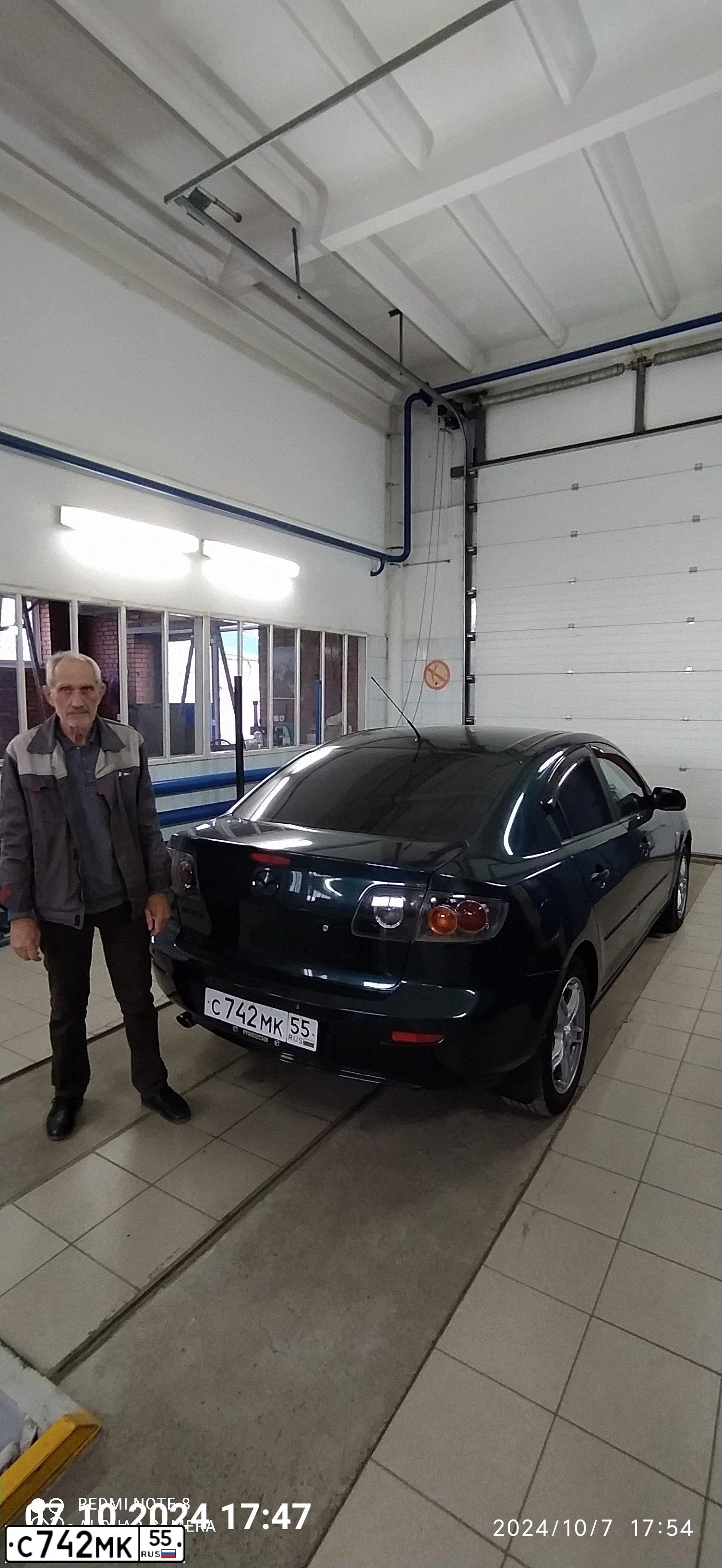 Фото автомобиля MAZDA 3, 2005 — госномер С742МК55. Цвет: Темно-зеленый