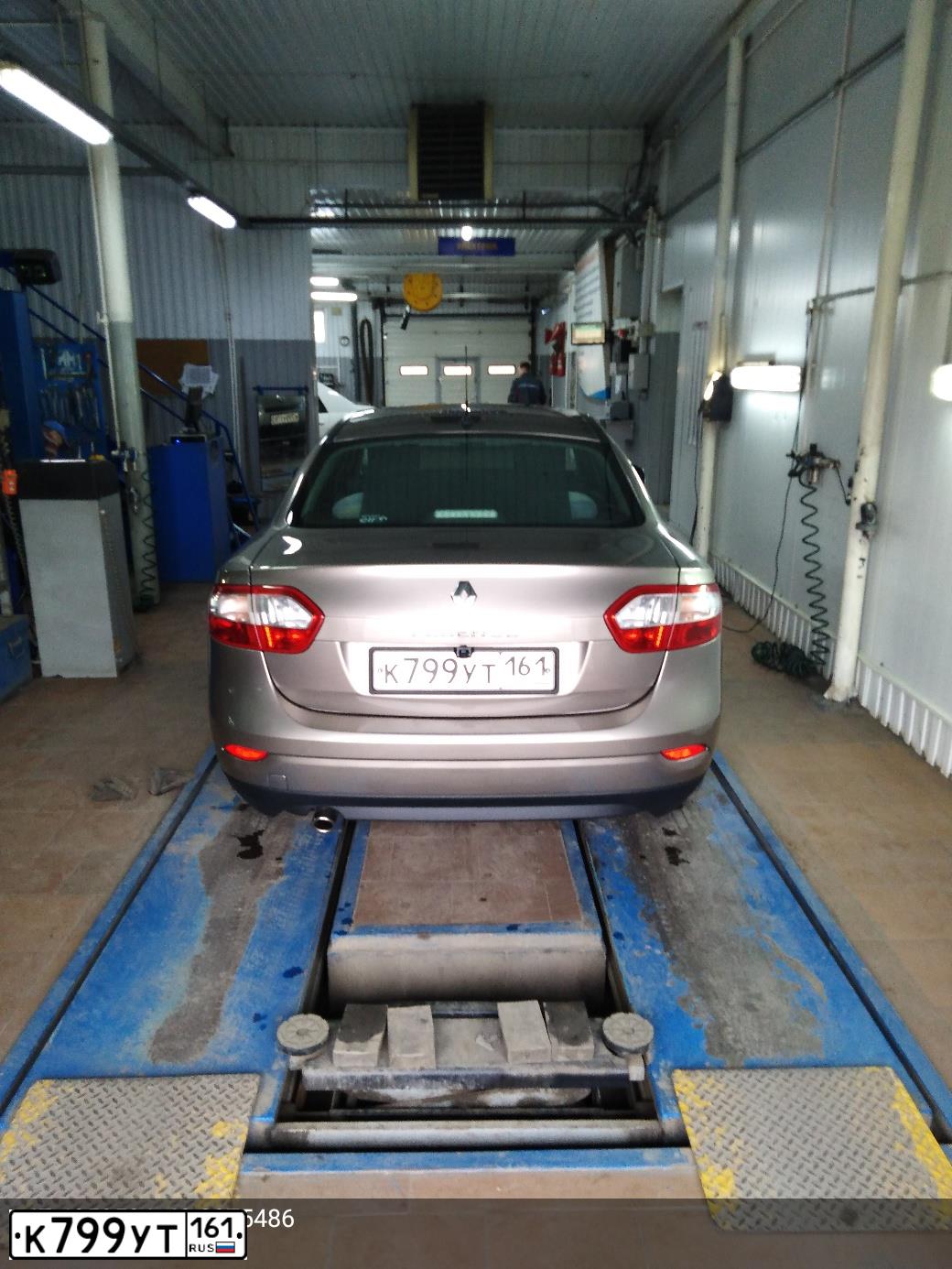 Фото автомобиля RENAULT FLUENCE, 2011 — госномер К799УТ161. Цвет: БЕЖЕВЫЙ