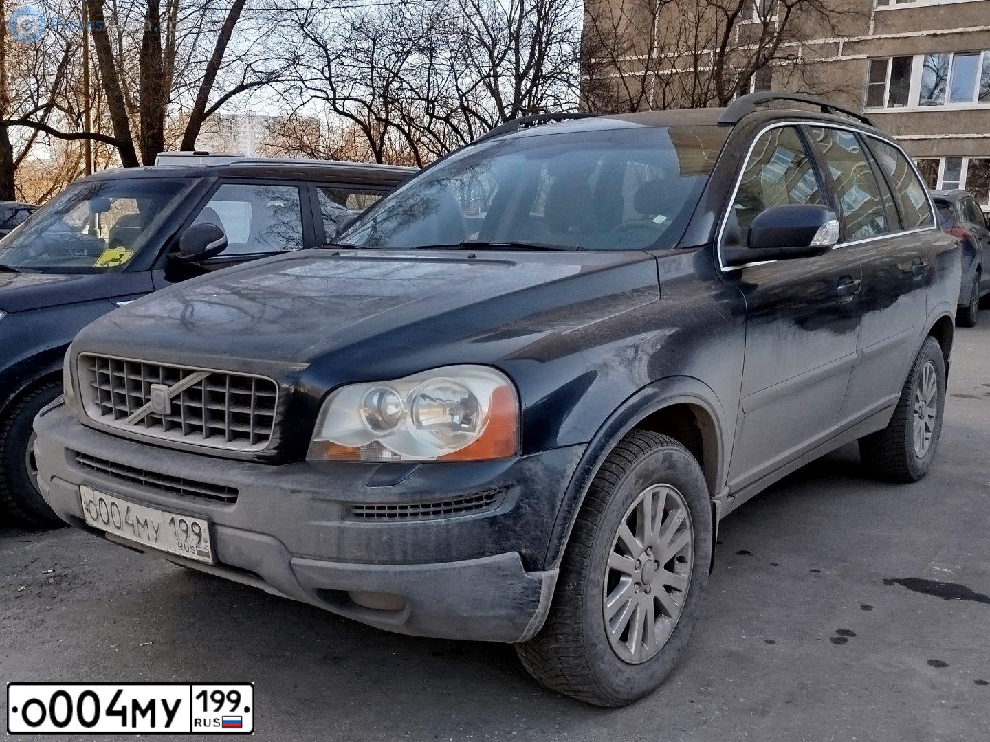 Фото автомобиля VOLVO XC90, 2008 — госномер О004МУ199. Цвет: ТЕМНО-СИНИЙ