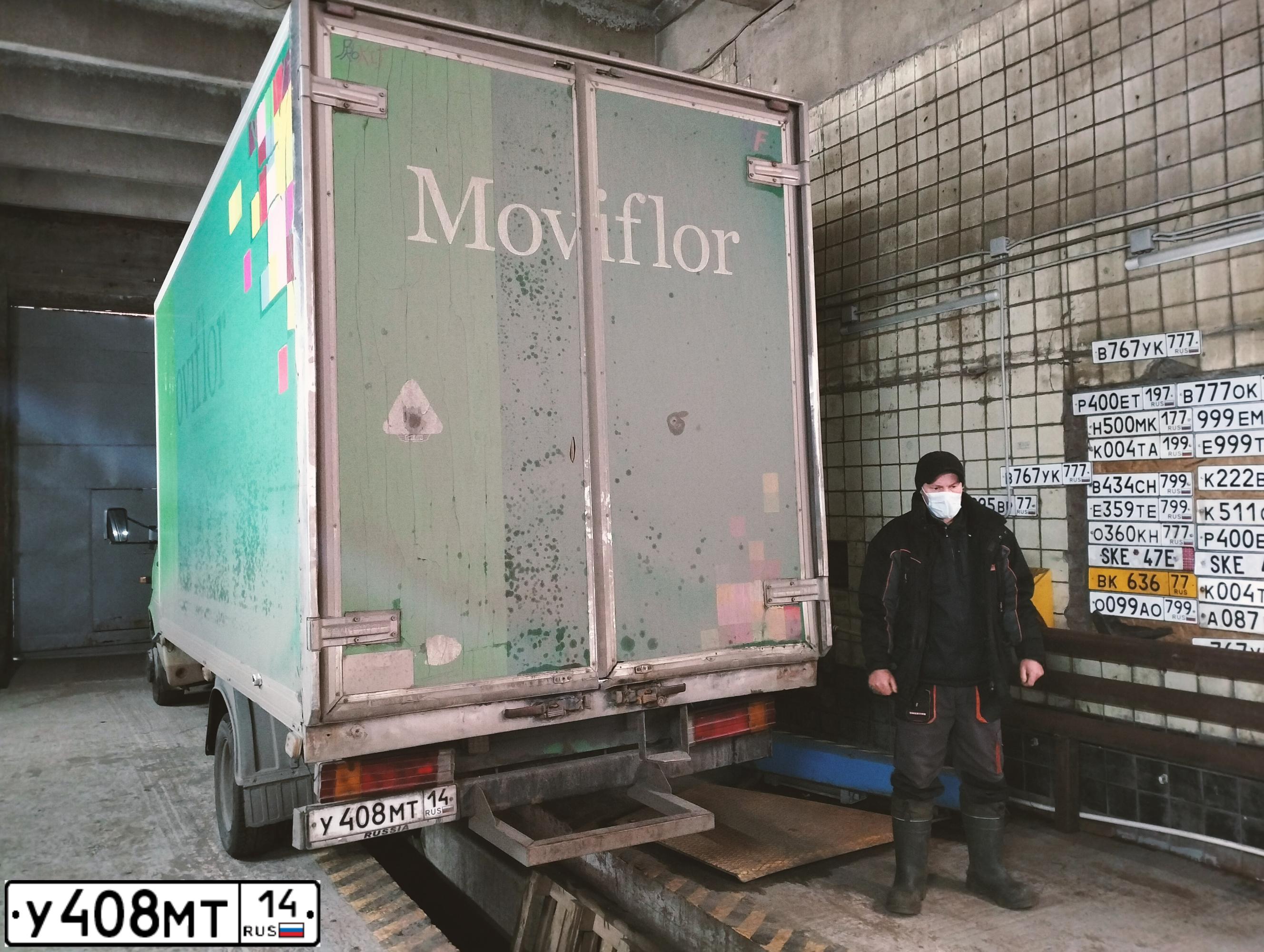 Фото автомобиля MERCEDES SPRINTER, 2005 — госномер У408МТ14. Цвет: ЗЕЛЕНЫЙ
