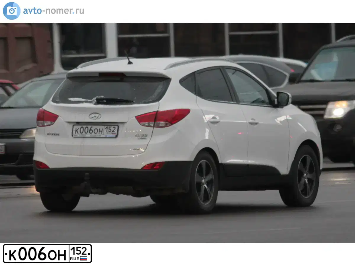 Фото автомобиля HYUNDAI IX35, 2012 — госномер К006ОН152. Цвет: Белый