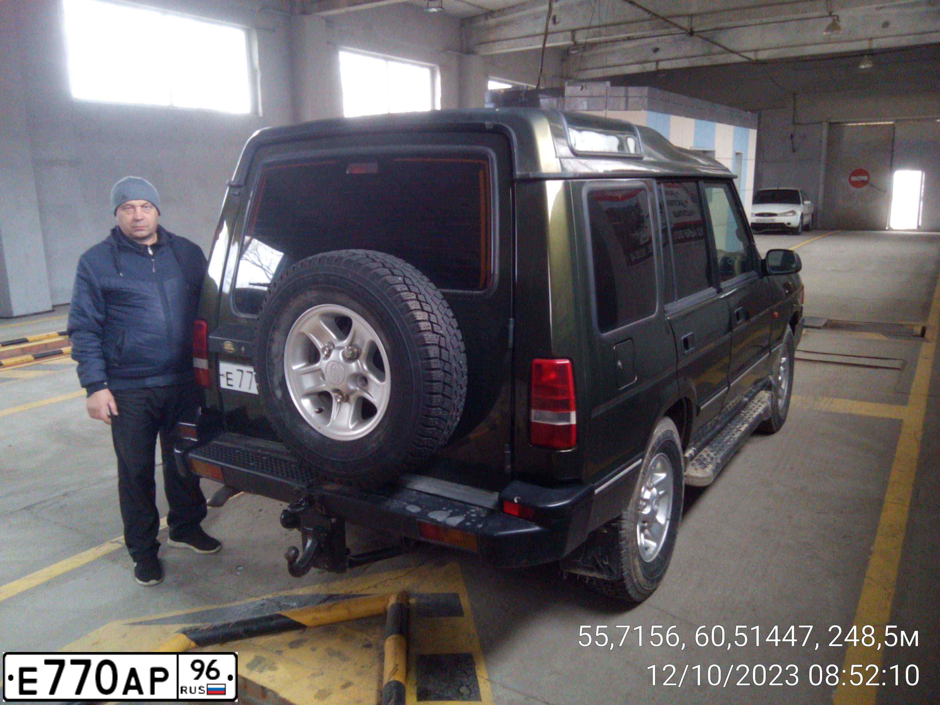 Фото автомобиля LANDROVER DISCOVERY, 1998 — госномер К591КН774. Цвет: ЗЕЛЕНЫЙ