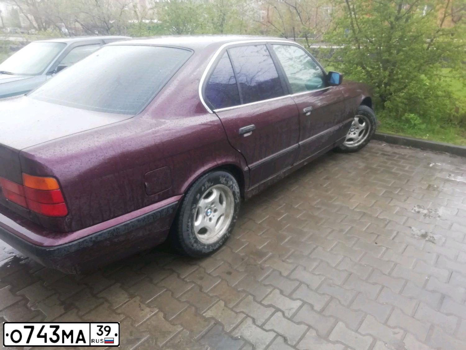 Фото автомобиля BMW SERIE 5, 1989 — госномер Е739МА790. Цвет: Красный