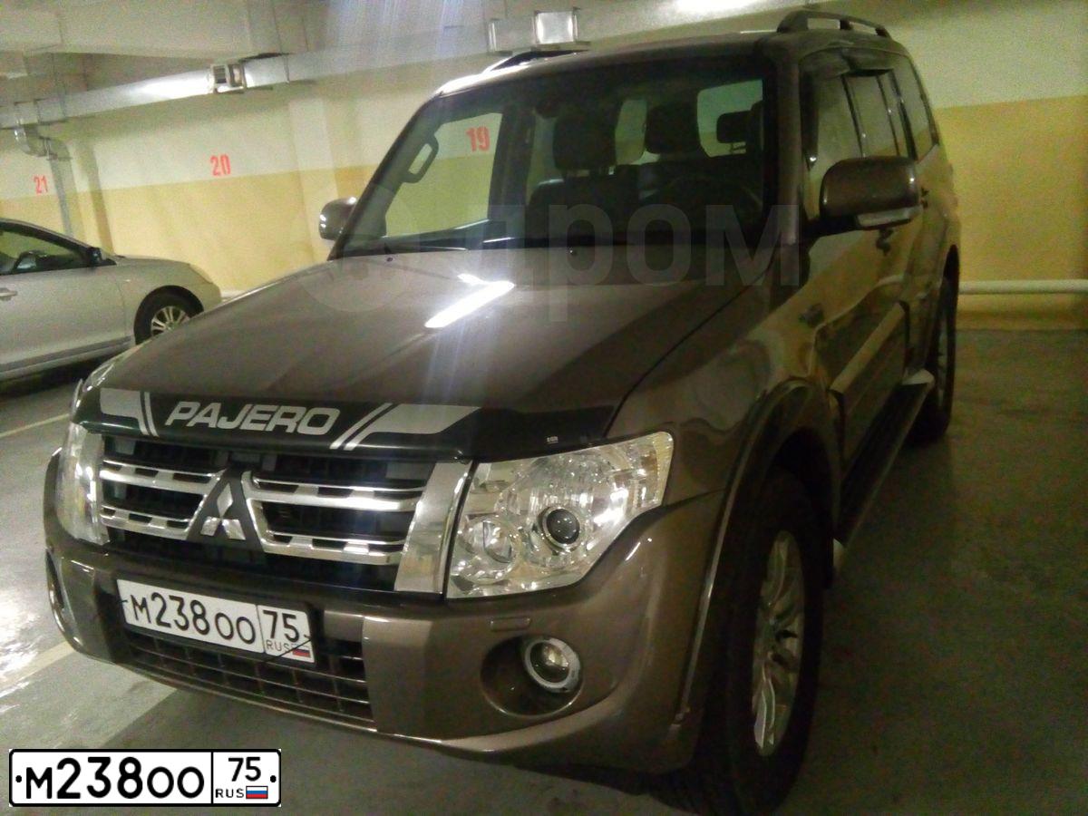 Фото автомобиля MITSUBISHI PAJERO, 2012 — госномер М090ОМ75. Цвет: Коричневый