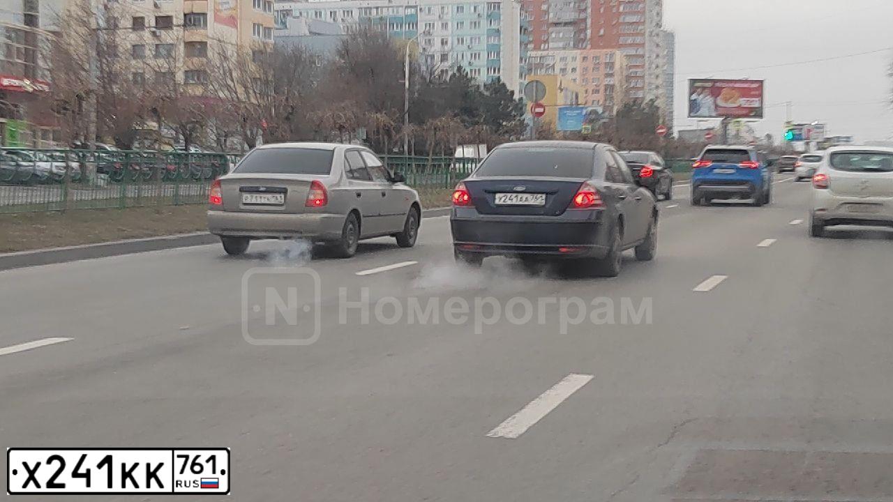 Фото автомобиля LADA 1118 KALINA, 2006 — госномер Е555УВ61. Цвет: СЕРО-СИНИЙ