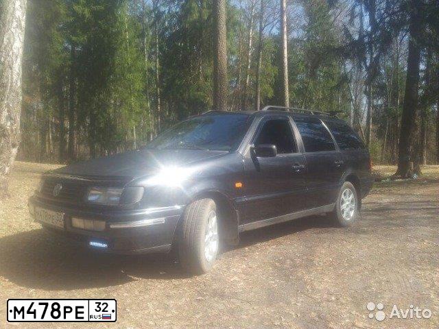 Фото автомобиля VOLKSWAGEN PASSAT, 1994 — госномер М478РЕ32. Цвет: ЧЕРНЫЙ