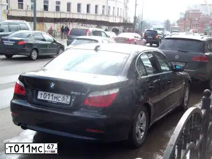 Фото автомобиля BMW SERIE 5, 2007 — госномер Т011МС67. Цвет: ЧЕРНЫЙ
