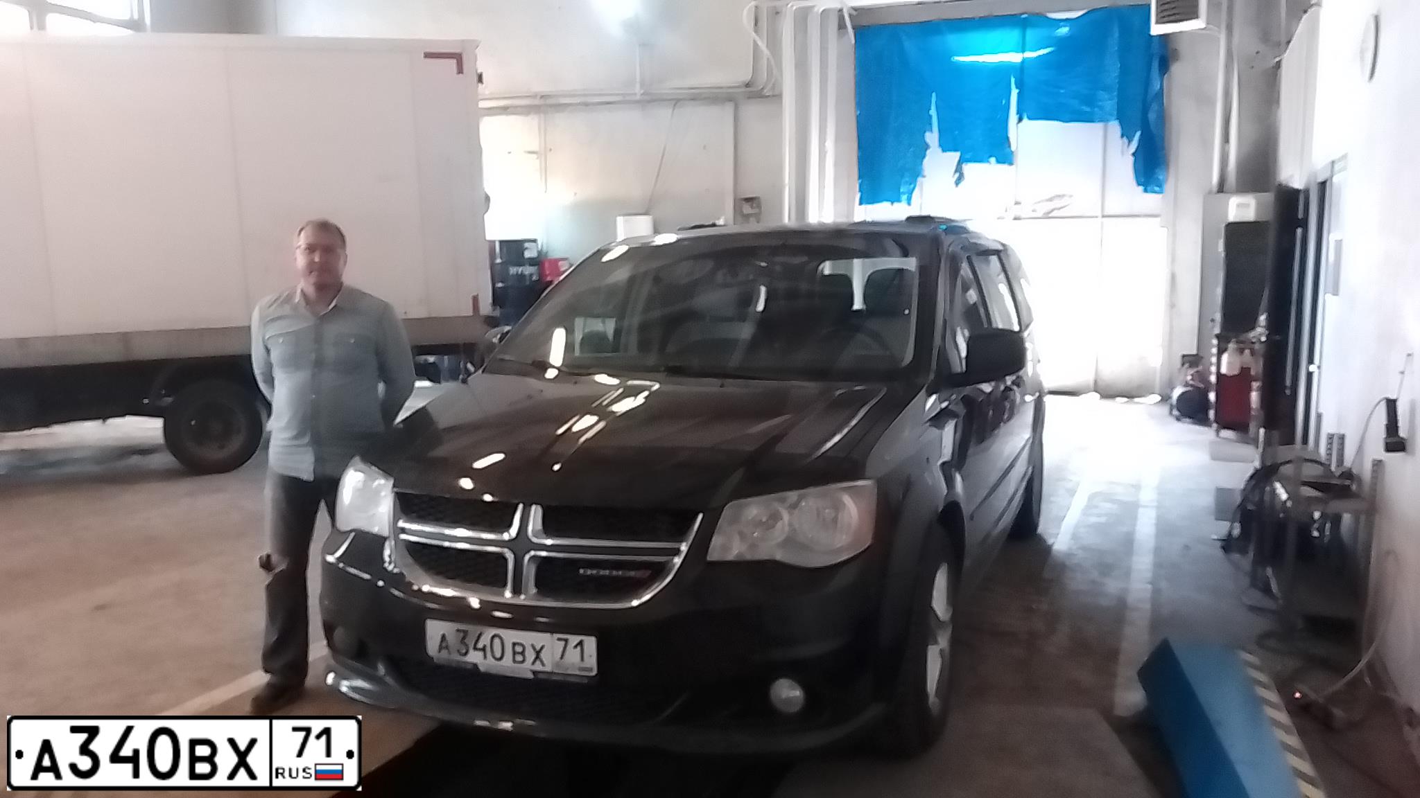 Фото автомобиля DODGE /GRAND/ CARAVAN, 2012 — госномер С219МЕ40. Цвет: ЧЕРНЫЙ