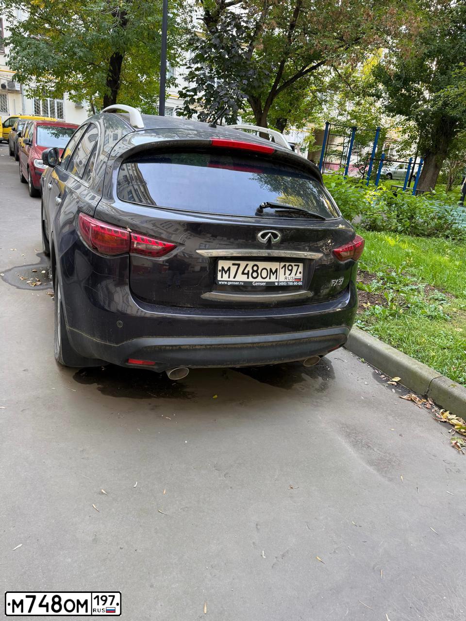 Фото автомобиля INFINITI QX70 /FX/, 2011 — госномер М748ОМ197. Цвет: КОРИЧНЕВЫЙ