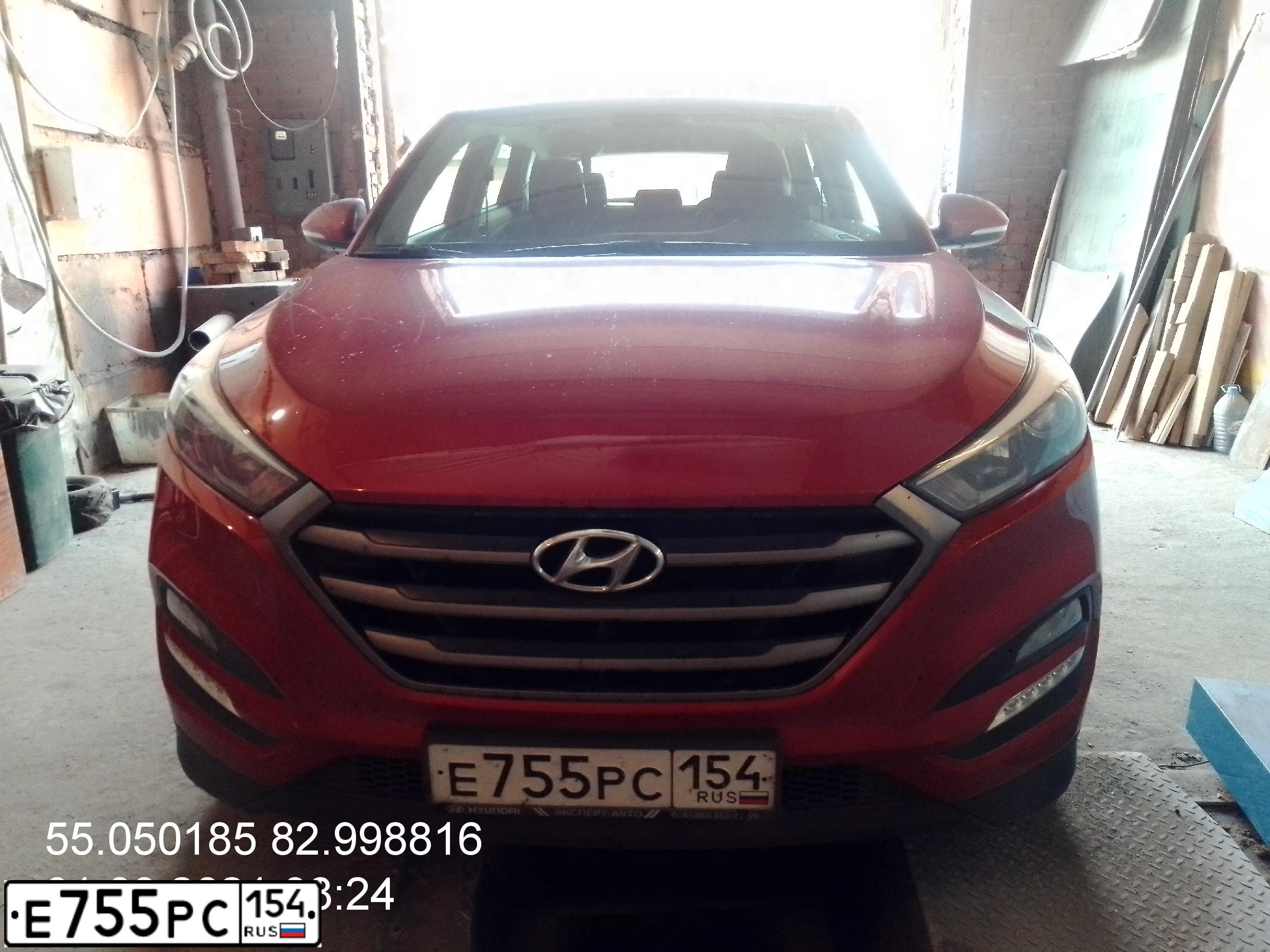 Фото автомобиля HYUNDAI TUCSON, 2016 — госномер Е755РС154. Цвет: КРАСНЫЙ