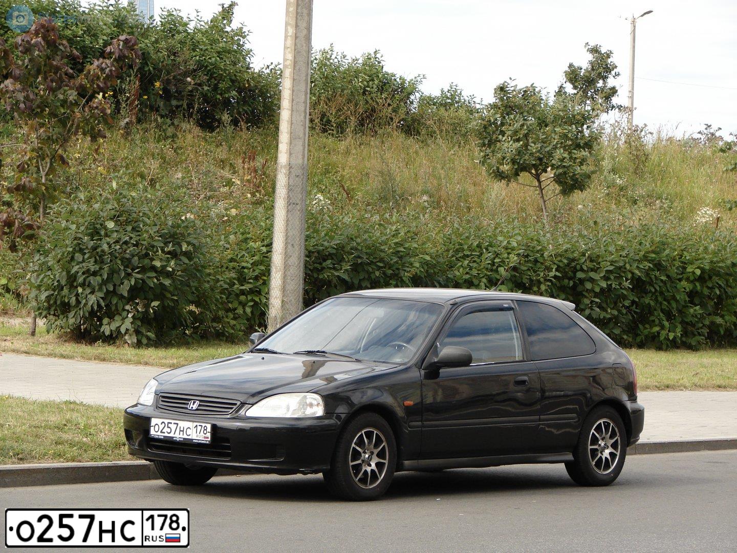 Фото автомобиля HONDA CIVIC, 2000 — госномер У794МТ47. Цвет: ЧЕРНЫЙ