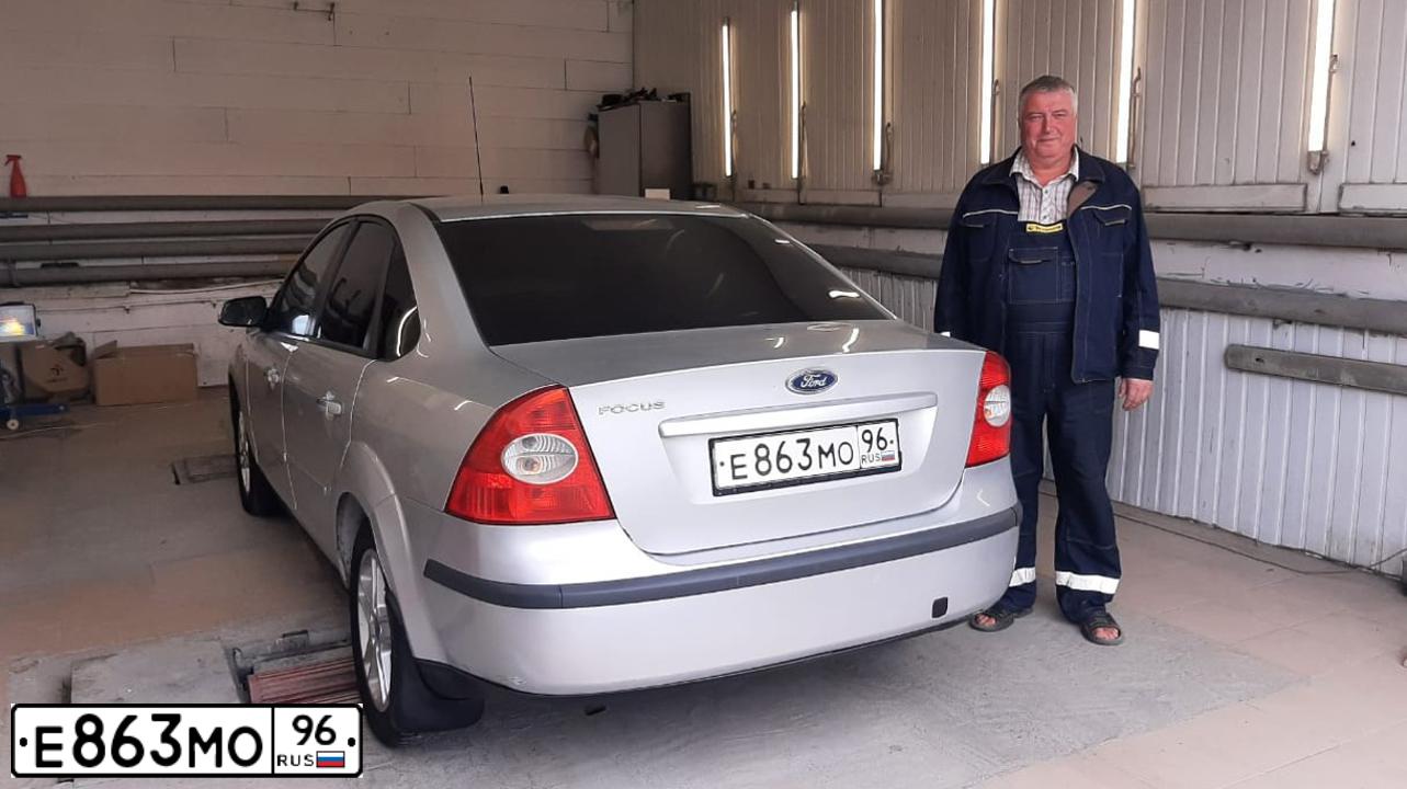 Фото автомобиля FORD FOCUS, 2007 — госномер Е863МО96. Цвет: Серебристый
