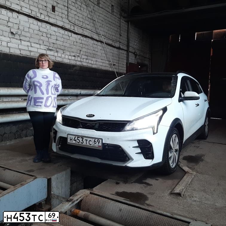 Фото автомобиля KIA RIO, 2020 — госномер Н453ТС69. Цвет: БЕЛЫЙ ЖЕЛТЫЙ СЕРЫЙ