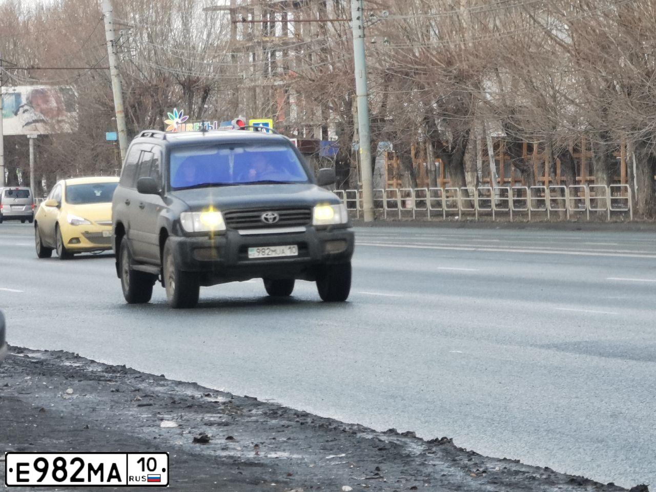 Фото автомобиля LADA 2114 SAMARA, 2006 — госномер В822МА60. Цвет: СВЕТЛО-СЕРЕБРИСТЫЙ МЕТАЛЛ