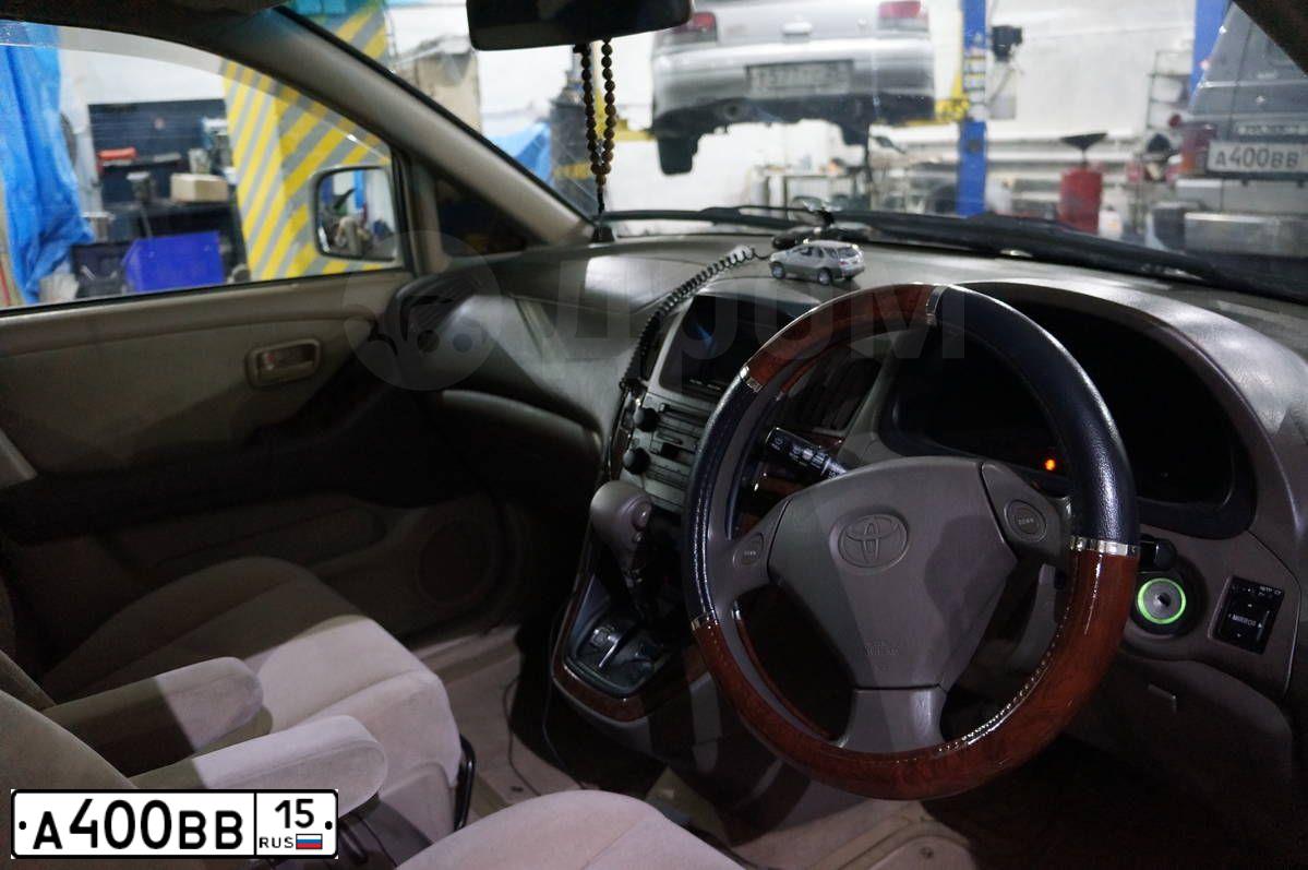 Фото автомобиля TOYOTA RUNNER, 2012 — госномер А400ВВ15. Цвет: Белый