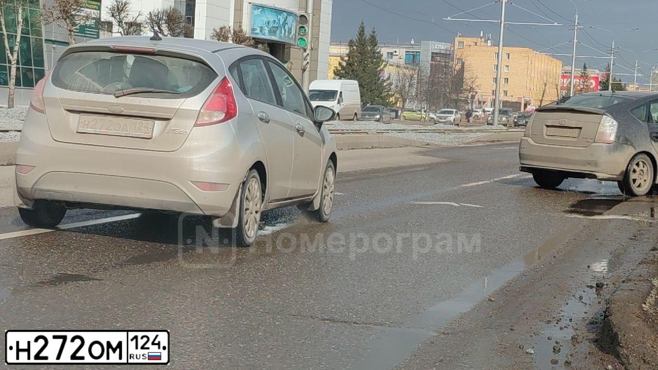 Фото автомобиля LADA 2172 PRIORA, 2011 — госномер М110ОЕ21. Цвет: Сине-Черный