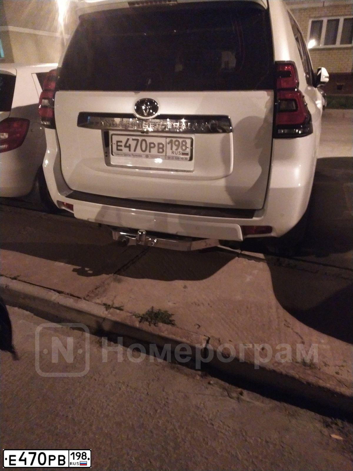 Фото автомобиля TOYOTA LANDCRUISER, 2019 — госномер Е470РВ198. Цвет: Белый