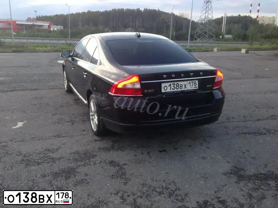Фото автомобиля VOLVO S80, 2011 — госномер О138ВХ178. Цвет: ЧЕРНЫЙ