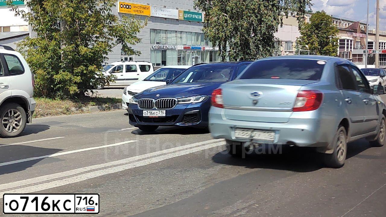 Фото автомобиля RENAULT DUSTER, 2013 — госномер С641УТ196. Цвет: ТЕМНО СИНИЙ