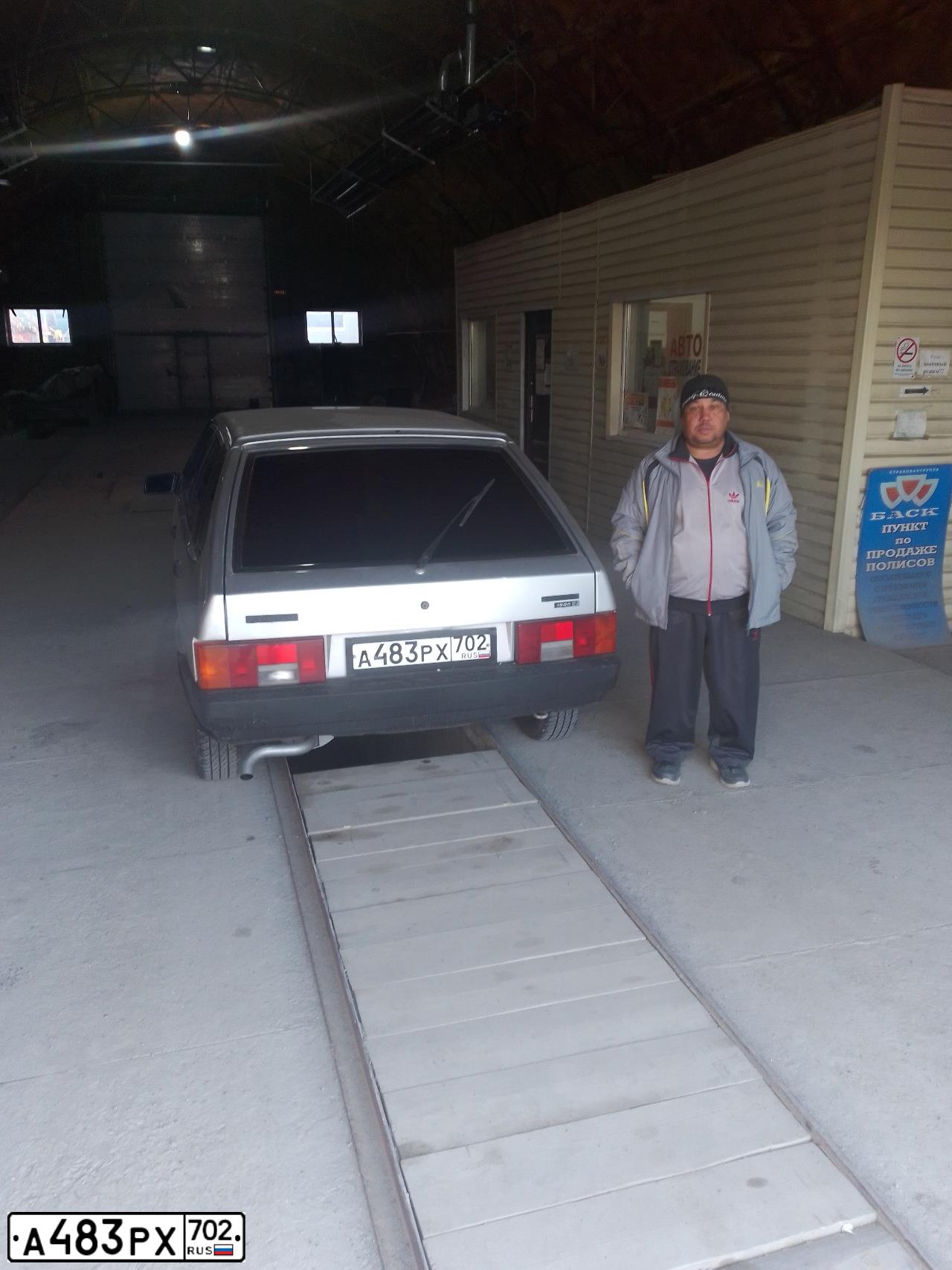 Фото автомобиля LADA 2109 SAMARA, 2003 — госномер А483РХ702. Цвет: Светло-Серебристый металлик