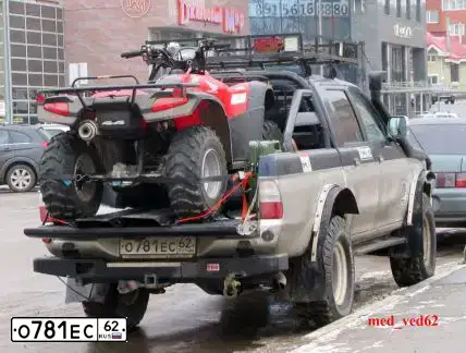 Фото автомобиля MITSUBISHI L 200, 2004 — госномер О781ЕС62. Цвет: СИНИЙ