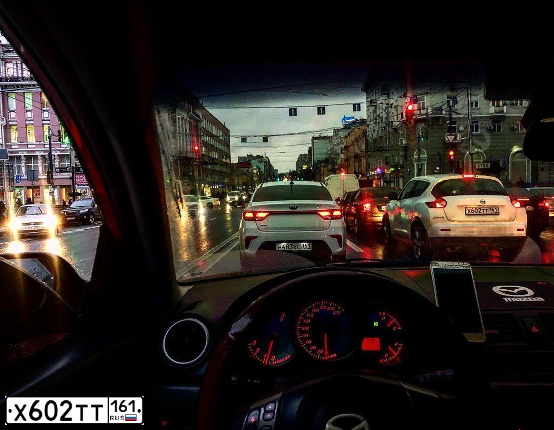 Фото автомобиля NISSAN JUKE, 2012 — госномер Х602ТТ161. Цвет: Белый