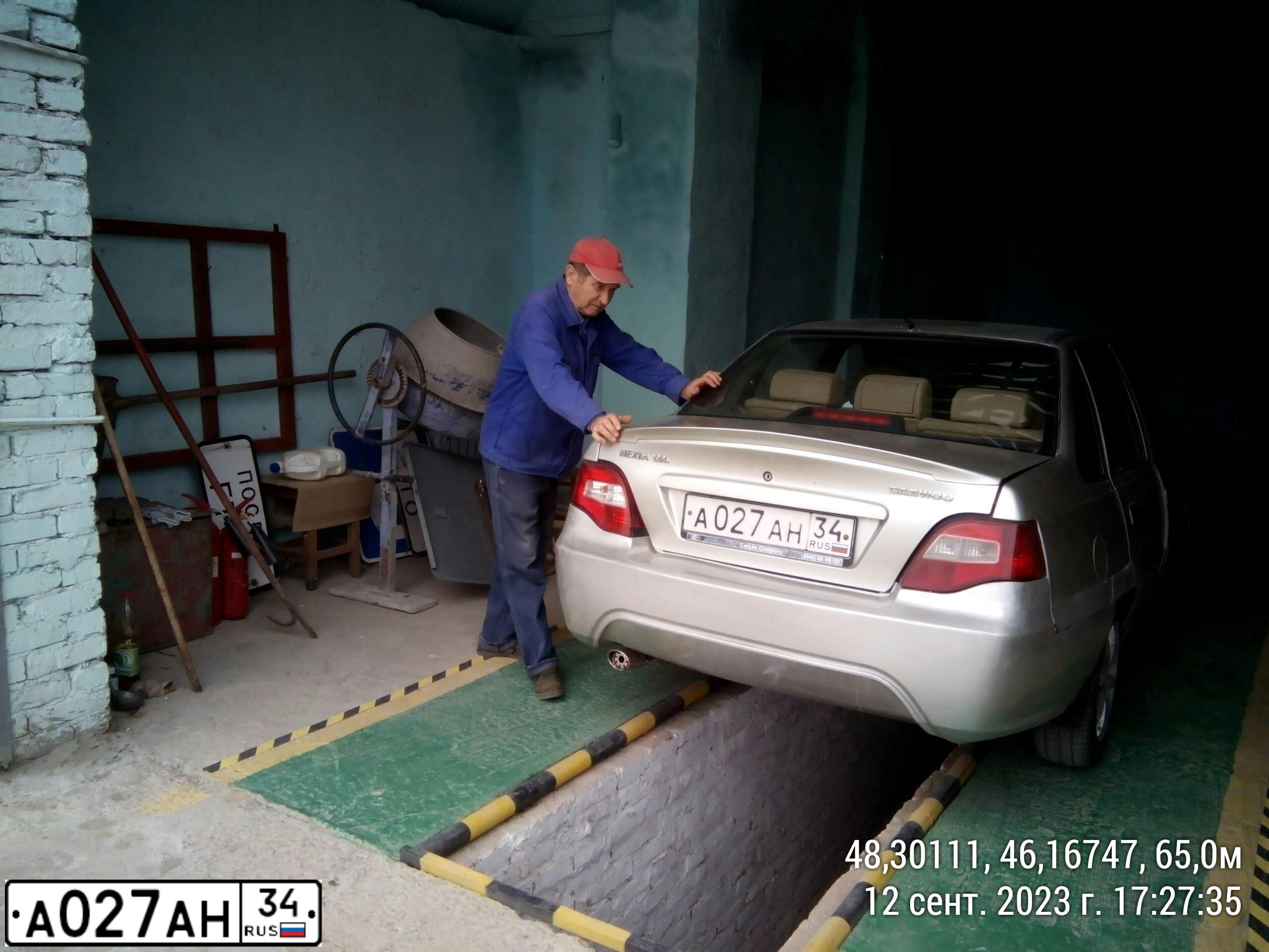 Фото автомобиля DAEWOO O NEXIA, 2008 — госномер Е936НК30. Цвет: СЕРЕБРИСТЫЙ