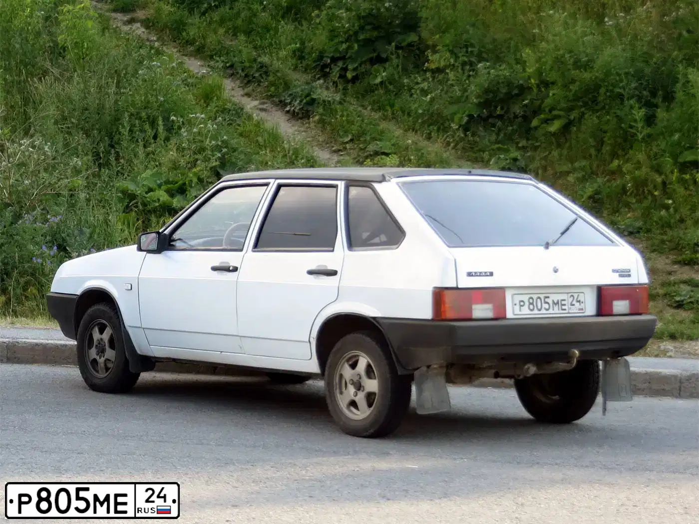 Фото автомобиля LADA 2109 SAMARA, 1997 — госномер Р805МЕ24. Цвет: БЕЛЫЙ