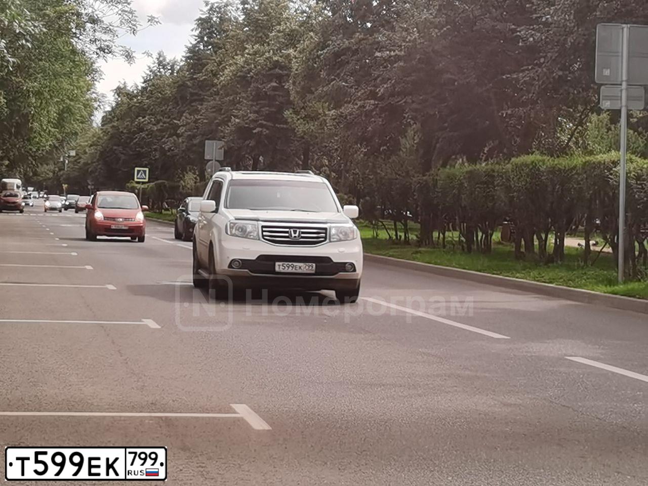 Фото автомобиля HONDA PILOT, 2012 — госномер Т599ЕК799. Цвет: Белый