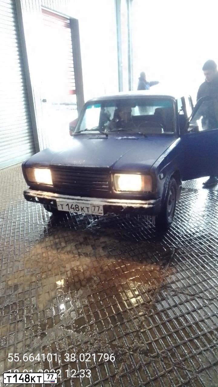 Фото автомобиля LADA 2107, 2002 — госномер В098НЕ197. Цвет: Синий