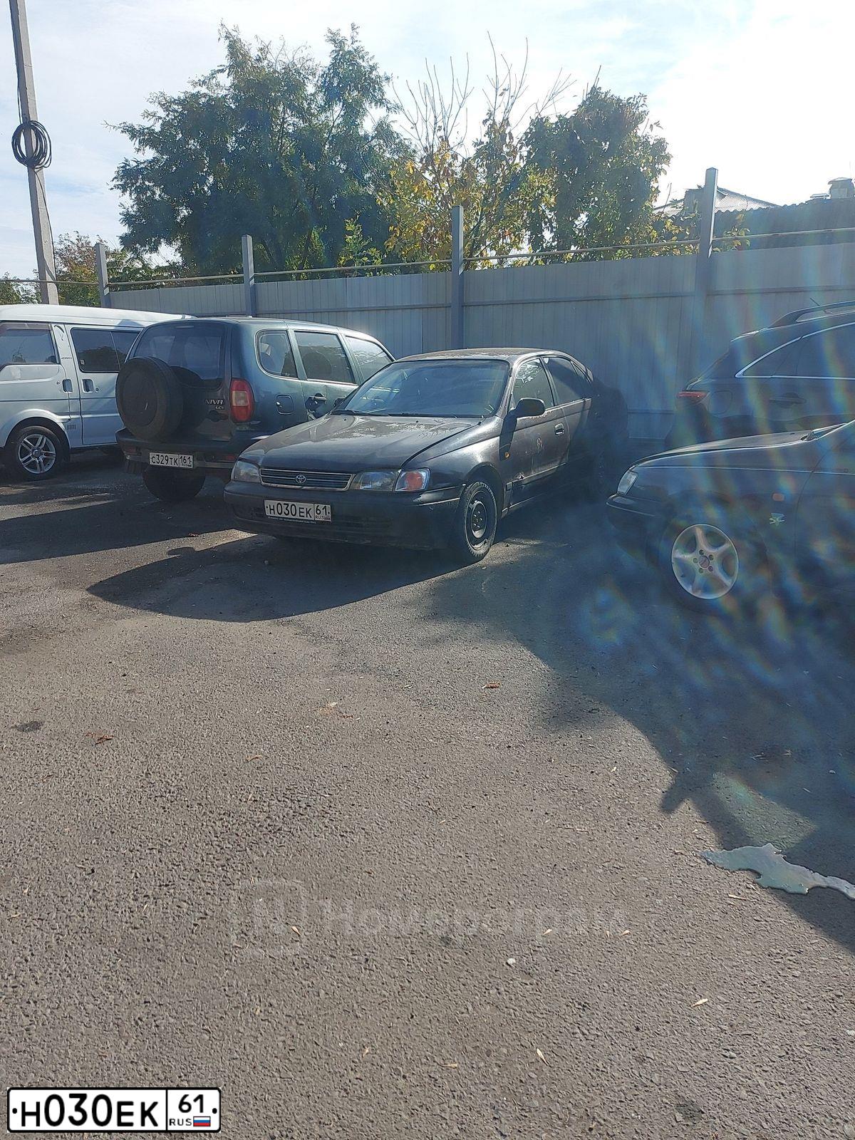 Фото автомобиля TOYOTA CARINA, 1993 — госномер Н030ЕК61. Цвет: КОРИЧНЕВЫЙ