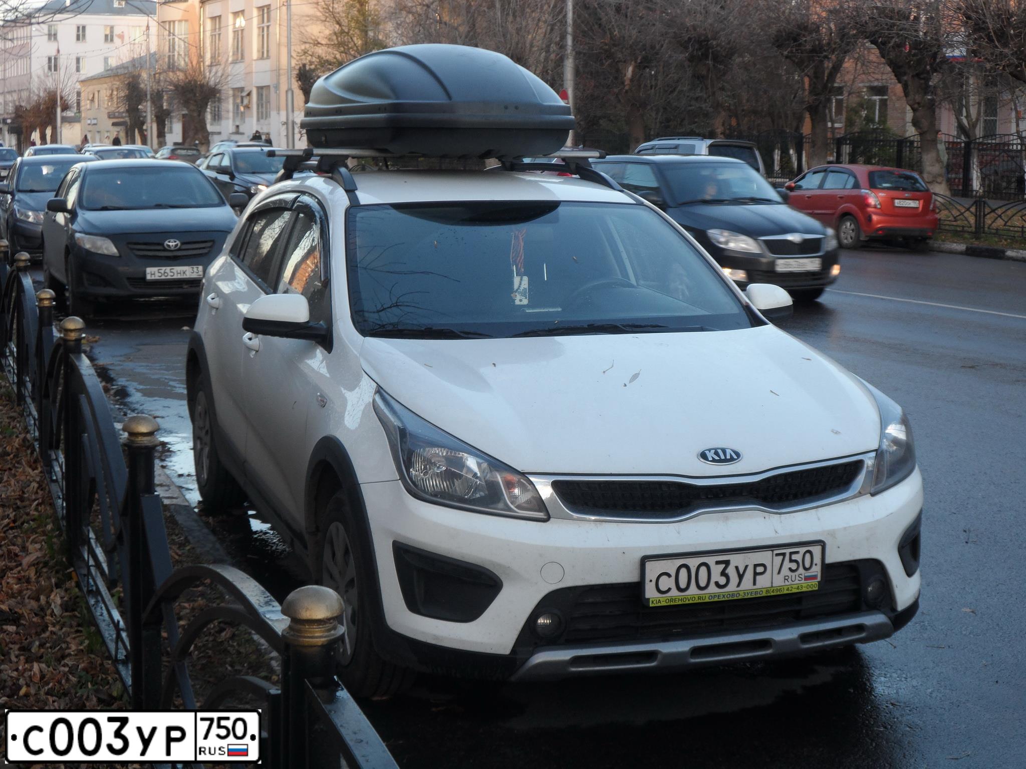 Фото автомобиля KIA RIO, 2019 — госномер С003УР750. Цвет: БЕЛЫЙ