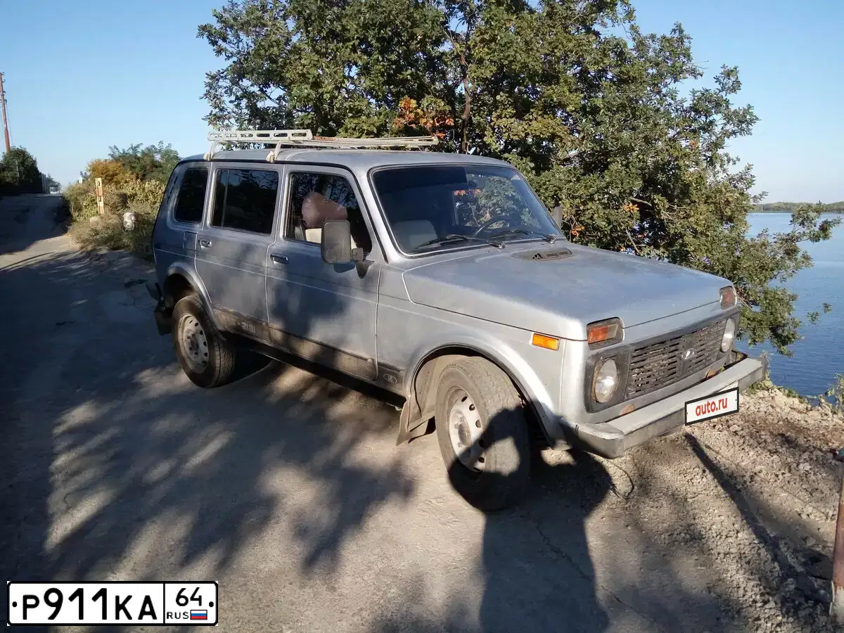 Фото автомобиля LADA 2131 NIVA, 2009 — госномер Р911КА64. Цвет: Серебристый