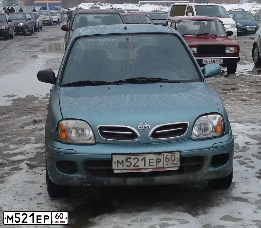 Фото автомобиля NISSAN MICRA, 2001 — госномер Е980СМ60. Цвет: СВЕТЛО-ЗЕЛЕНЫЙ