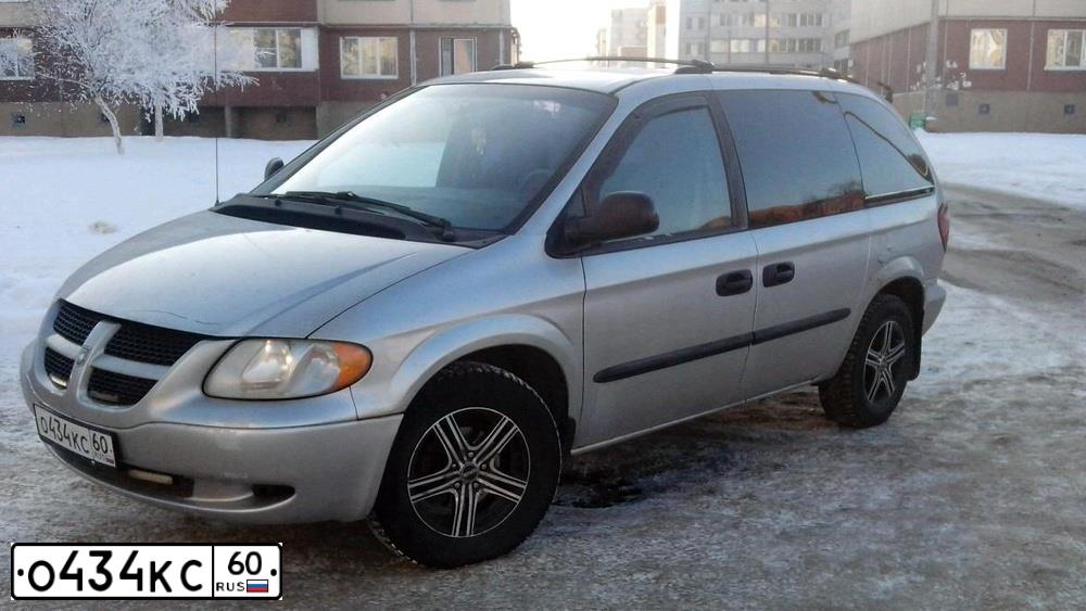 Фото автомобиля DODGE GRAND CARAVAN, 2001 — госномер В715СМ60. Цвет: СЕРЕБРИСТЫЙ