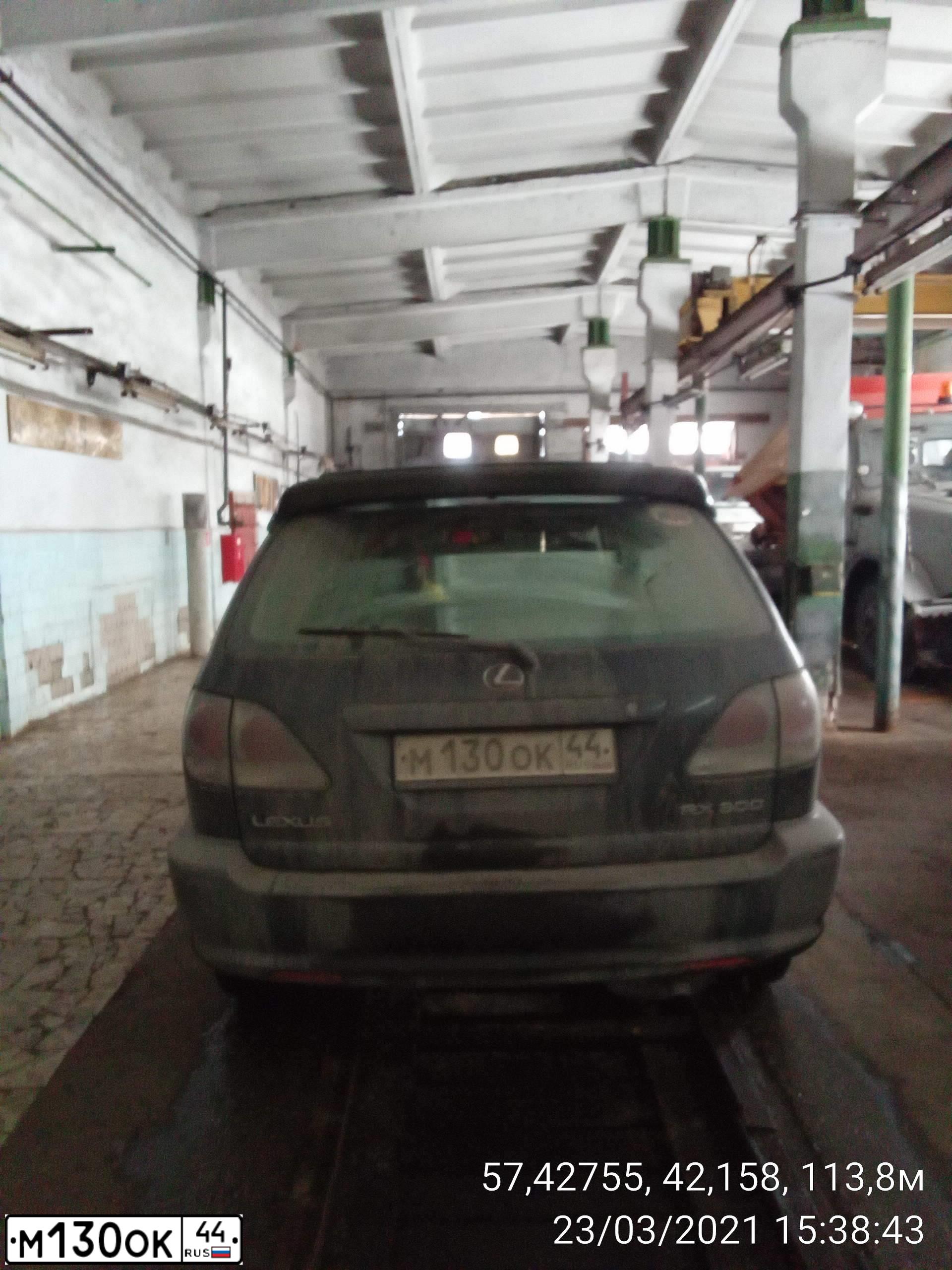 Фото автомобиля LEXUS RX, 2003 — госномер М130ОК44. Цвет: ЧЕРНЫЙ